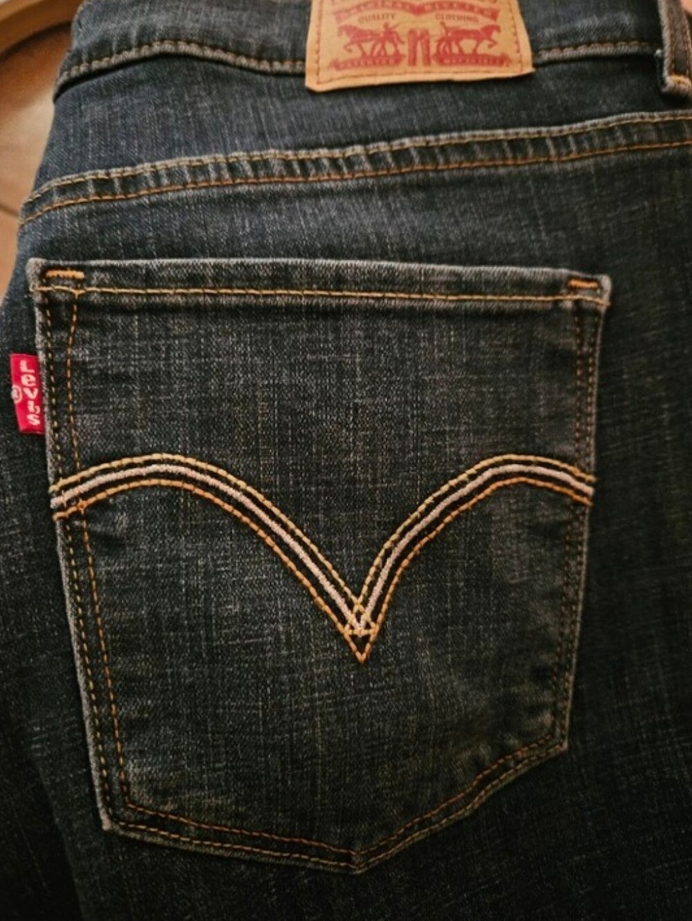 Levi's Women's Classic Boot Cut Stretchy Jeans - Blue Denim 30" Waist - Picture 7 of 7